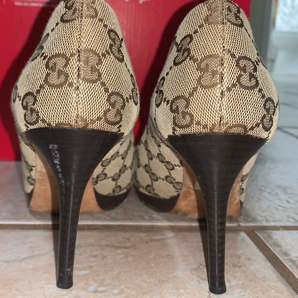 Authentic Gucci heels - Picture 3 of 7